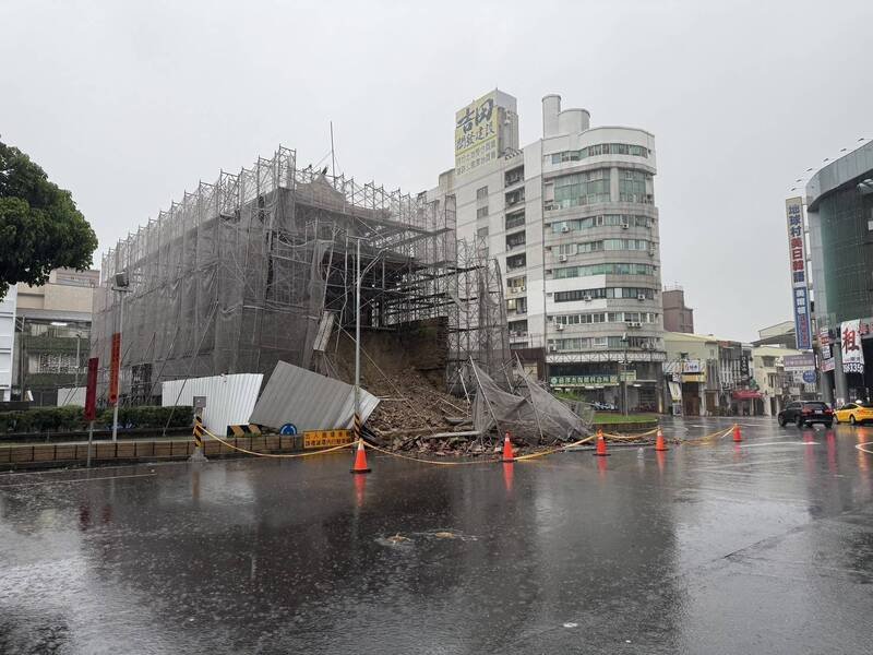 台南東門城倒塌