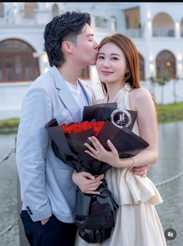王菲宣布訂婚